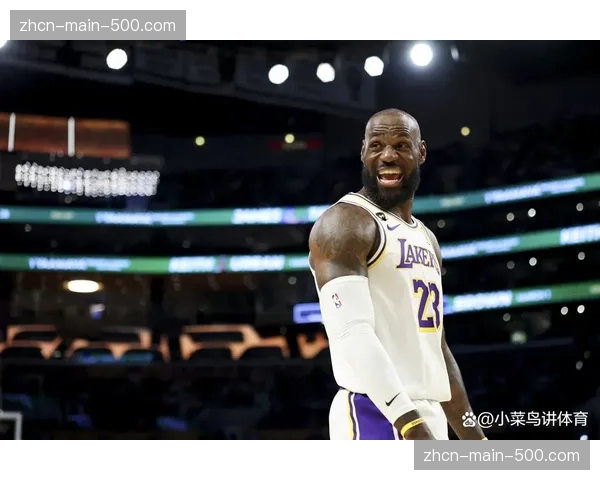 湖人官方更新伤病报告：詹姆斯与戴维斯均被列为大概率出战明日关键卡位战。